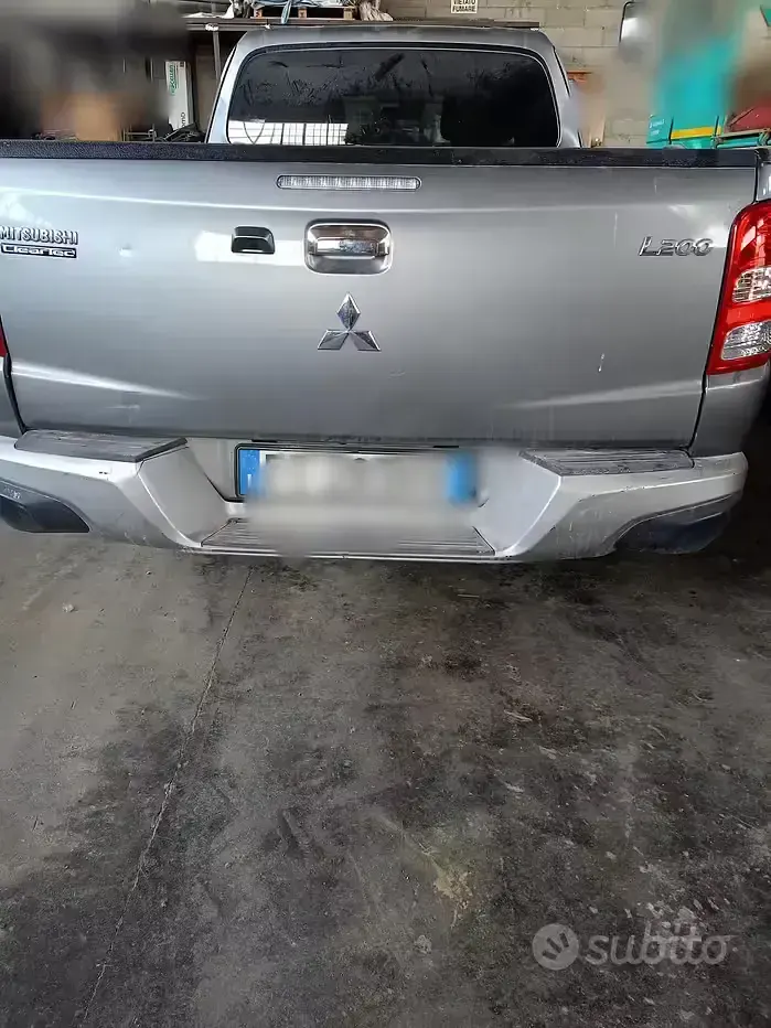 Usata Mitsubishi L200 154 CV (113 kW) 2018 Grigio Pick-up