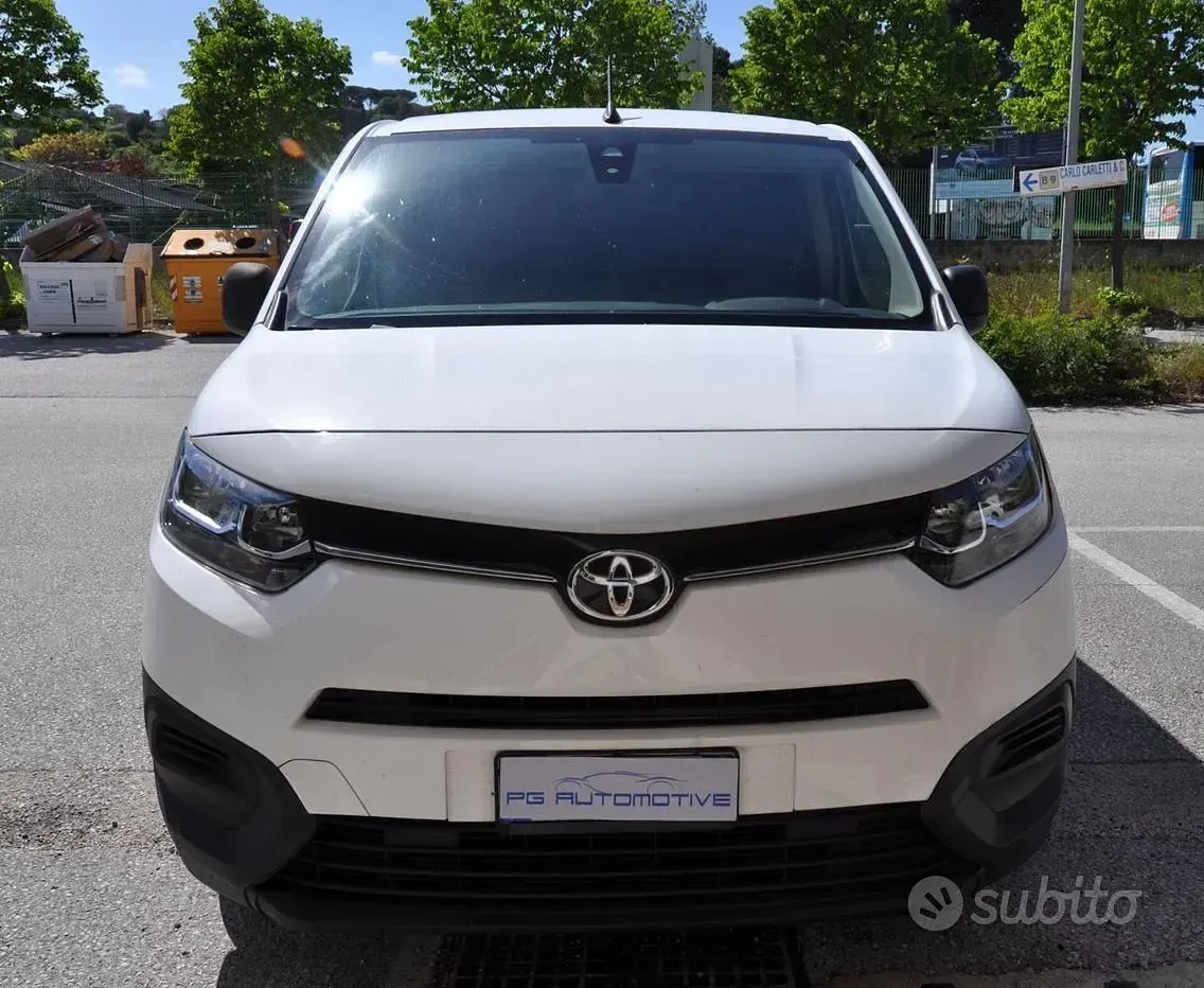 Gebraucht Toyota Proace City Active 75 PS (55 kW) 2021 Weiß Van / Kleinbus