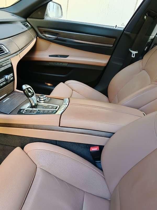 Grigio Usata 2011 BMW 750 Tre volumi | 15.000 € - Immagine 1/4