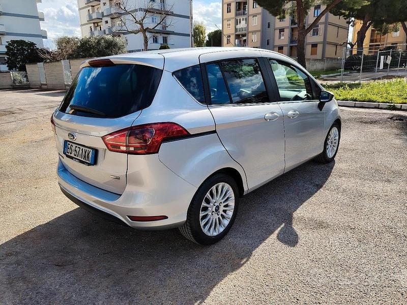 Begagnad Ford B-MAX 75 HK (55 kW) 2013 Minibuss