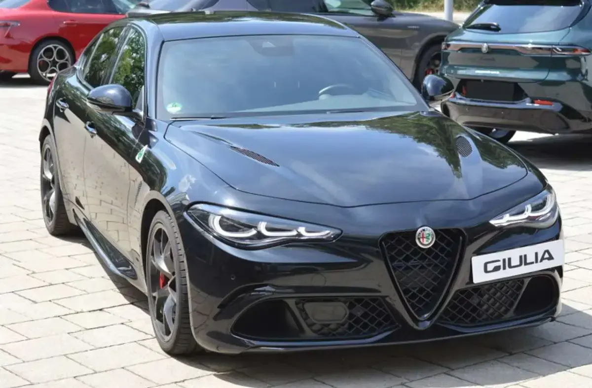 Usata Alfa Romeo Giulia Quadrifoglio 519 CV (381 kW) 2024 Nero Berlina