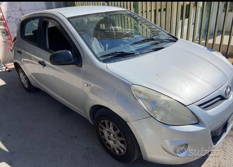 Usata Hyundai i20 1999 Grigio Berlina