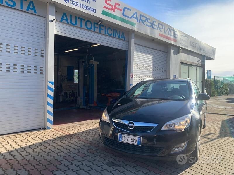Usata Opel Astra Cosmo 115 CV (84 kW) 2011 Nero Station wagon