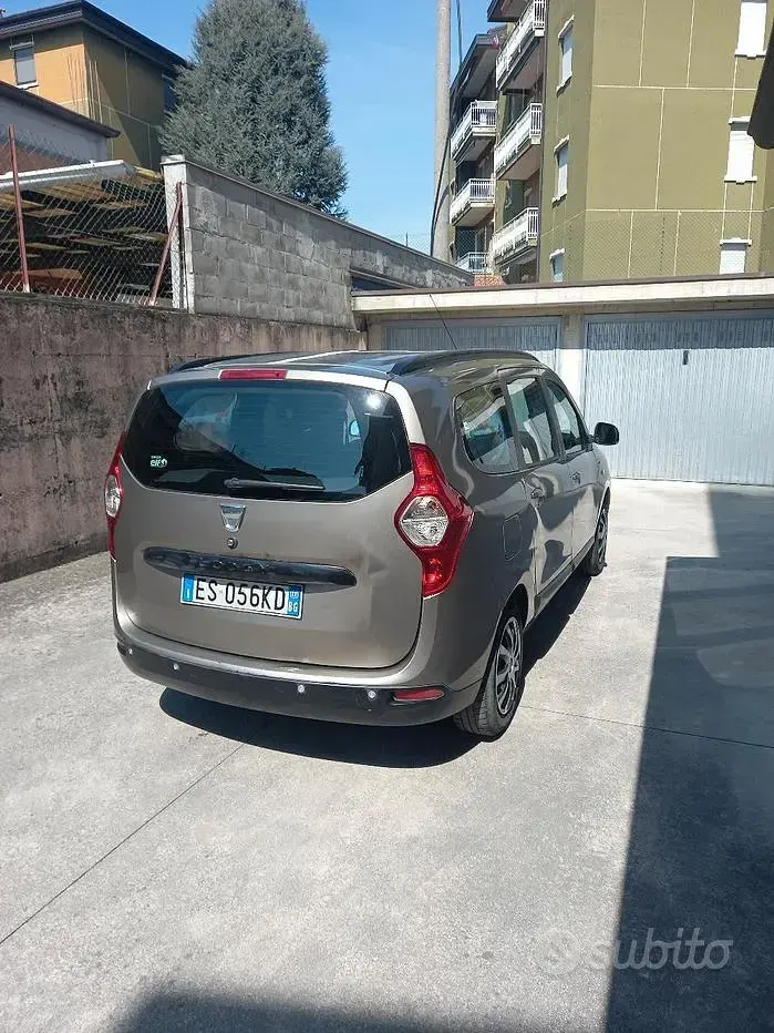 Usata Dacia Lodgy 82 CV (60 kW) 2013 Marrone Monovolume