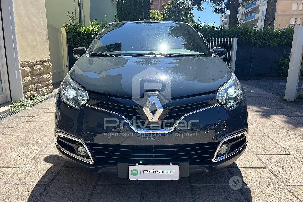 Usata Renault Captur Zen 90 CV (66 kW) 2015 Grigio SUV