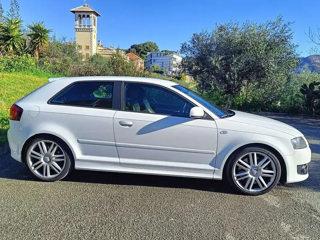 Usata Audi A3 Ambiente 265 CV (194 kW) 2008 Bianco Utilitaria