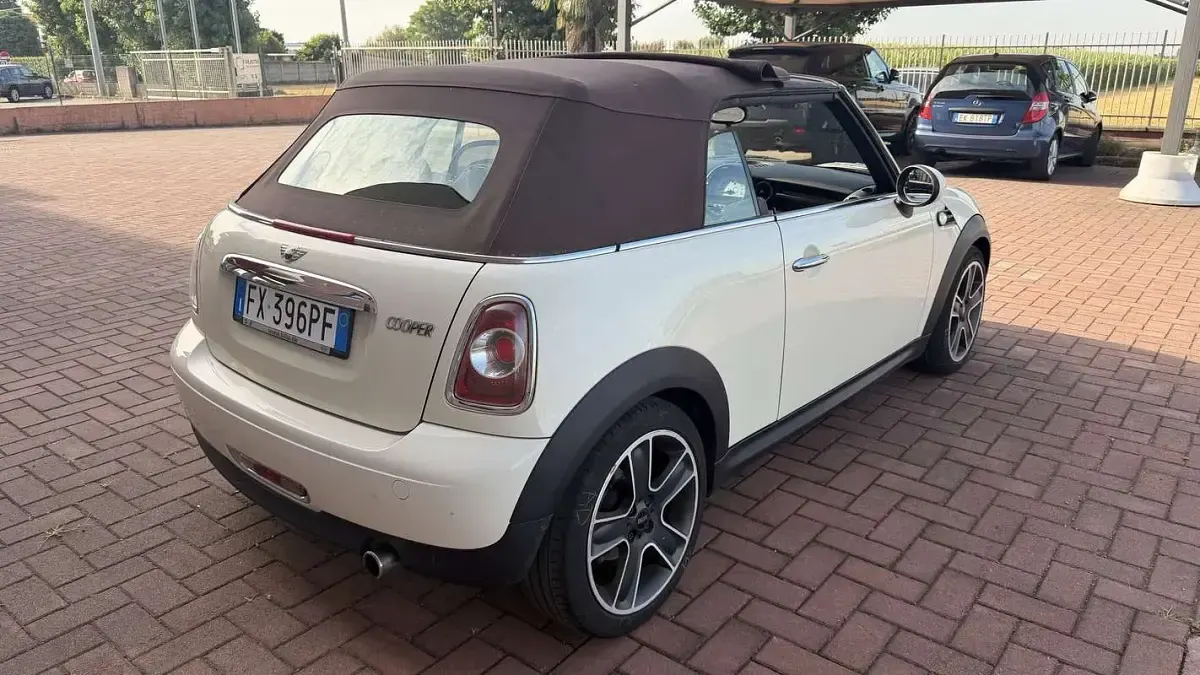 Usata Mini Cooper Cabriolet 122 CV (89 kW) 2011 Cabrio