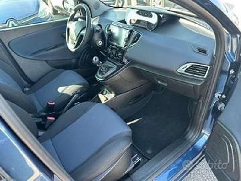 Blu/azzurro Usata 2024 Lancia Ypsilon Gold Due volumi | 12.999 € (Buon prezzo) - Immagine 1/4