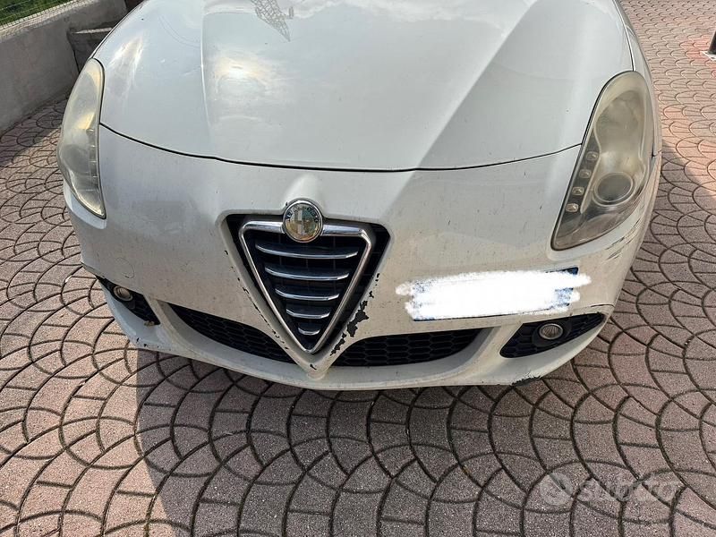 Usata Alfa Romeo Giulietta Distinctive 109 CV (80 kW) 2012 Bianco Utilitaria
