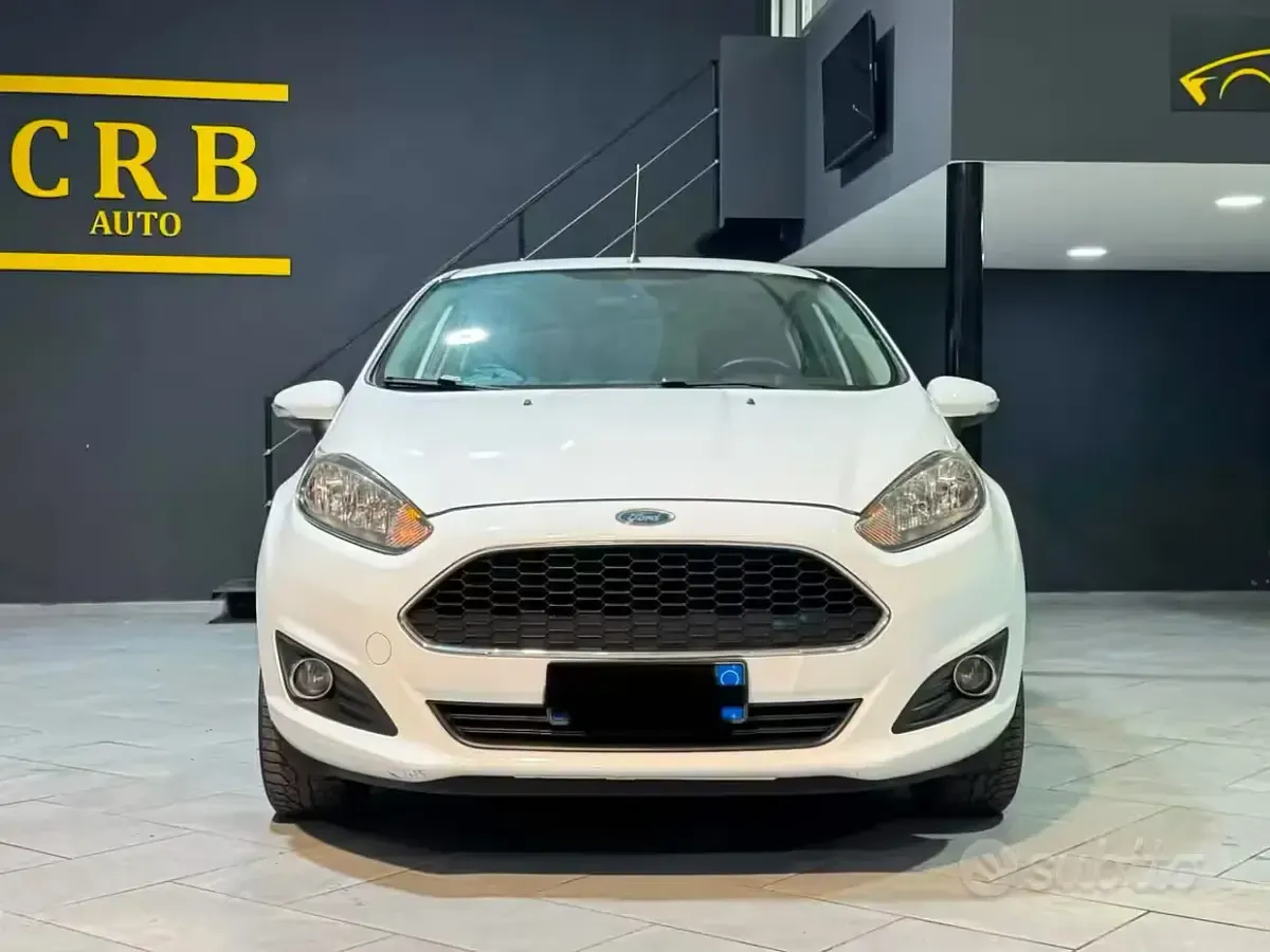 Usata Ford Fiesta 75 CV (55 kW) 2017 Bianco Utilitaria