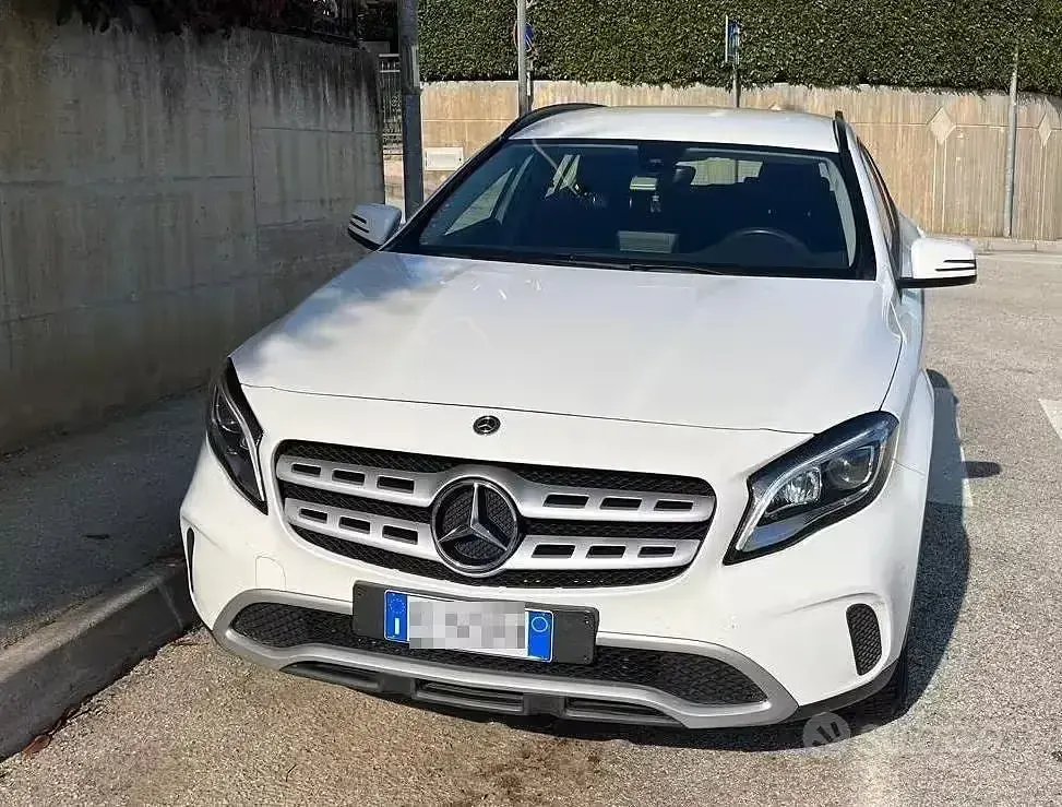 Usata Mercedes GLA200 136 CV (100 kW) 2019 Bianco SUV