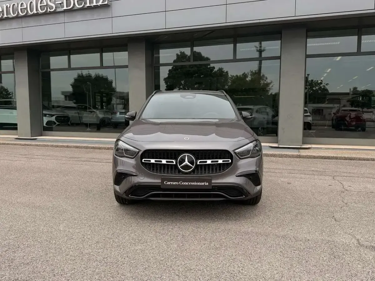 Nuova Mercedes GLA200 150 CV (110 kW) 2026 Grigio montagna SUV