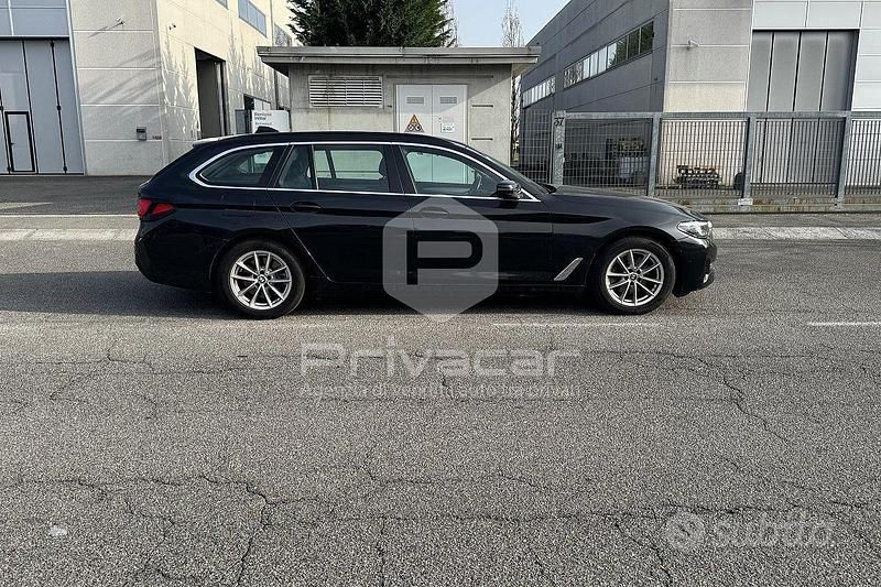 Usata BMW 520 Luxury Line 190 CV (139 kW) 2022 Nero Station wagon