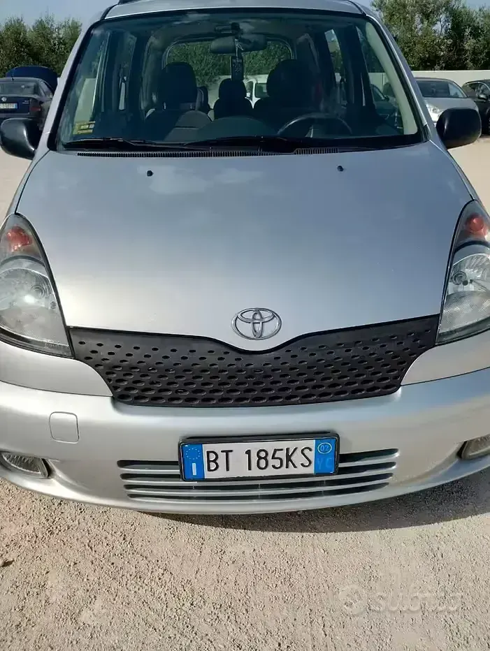 Usata Toyota Yaris 75 CV (55 kW) 2002 Grigio Monovolume