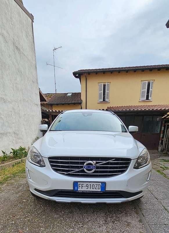 Usado Volvo XC60 Momentum 190 HP (139 kW) 2016 Branco SUV