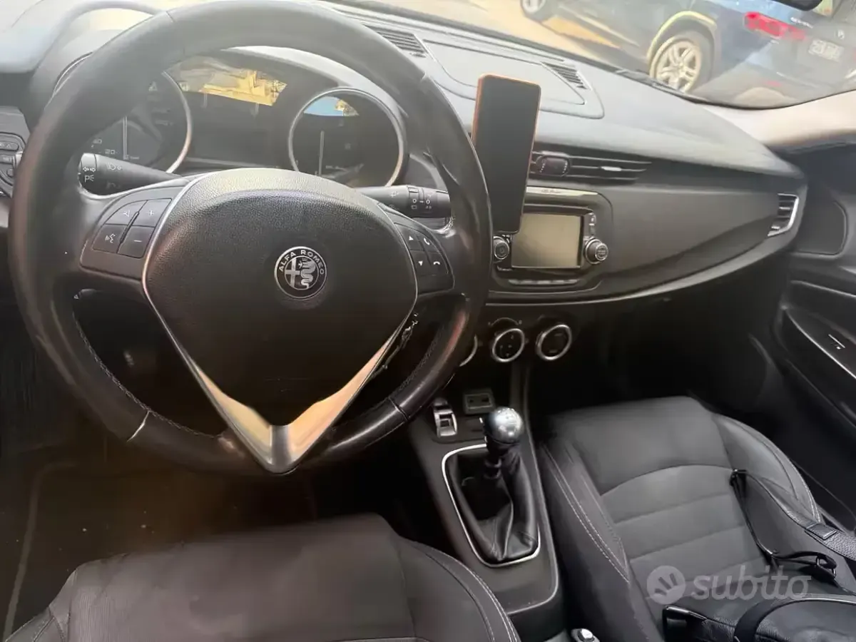 Usata Alfa Romeo Giulietta Super 120 CV (88 kW) 2017 Nero Utilitaria