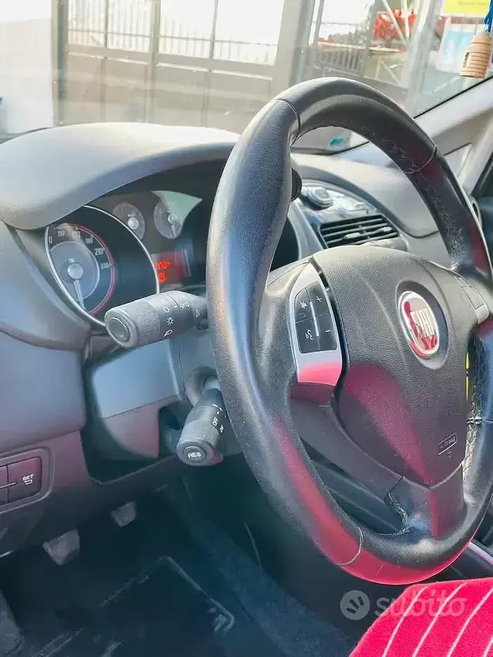 Usata Fiat Punto S 85 CV (62 kW) 2015 Grigio Utilitaria