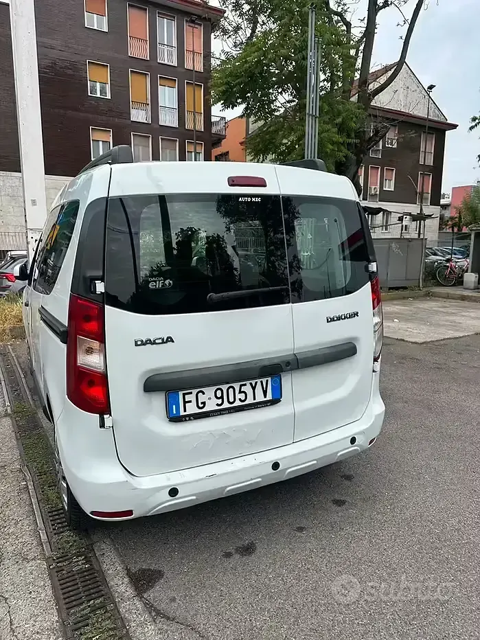 Gebraucht Dacia Dokker 102 PS (75 kW) 2017 Weiß Van / Kleinbus