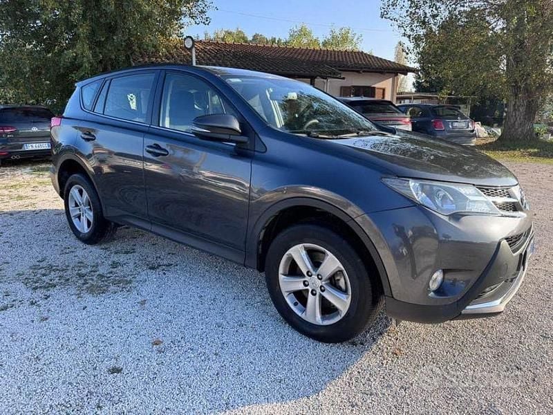 Grigio Usata 2013 Toyota RAV4 Active SUV | 9999 € (Ottimo prezzo) - Immagine 1/4