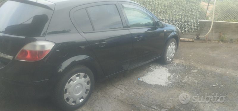 Usata Opel Astra 115 CV (84 kW) 2006 Nero Berlina
