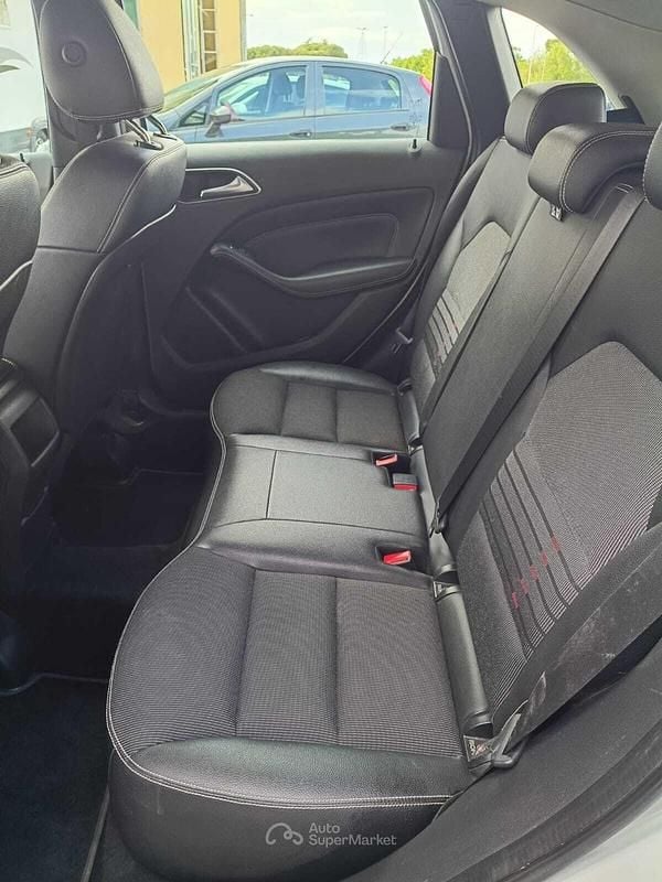 Usata Mercedes B200 136 CV (100 kW) 2015 Argento Monovolume