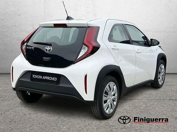 Usata Toyota Aygo X Active 72 CV (52 kW) 2022 Bianco SUV