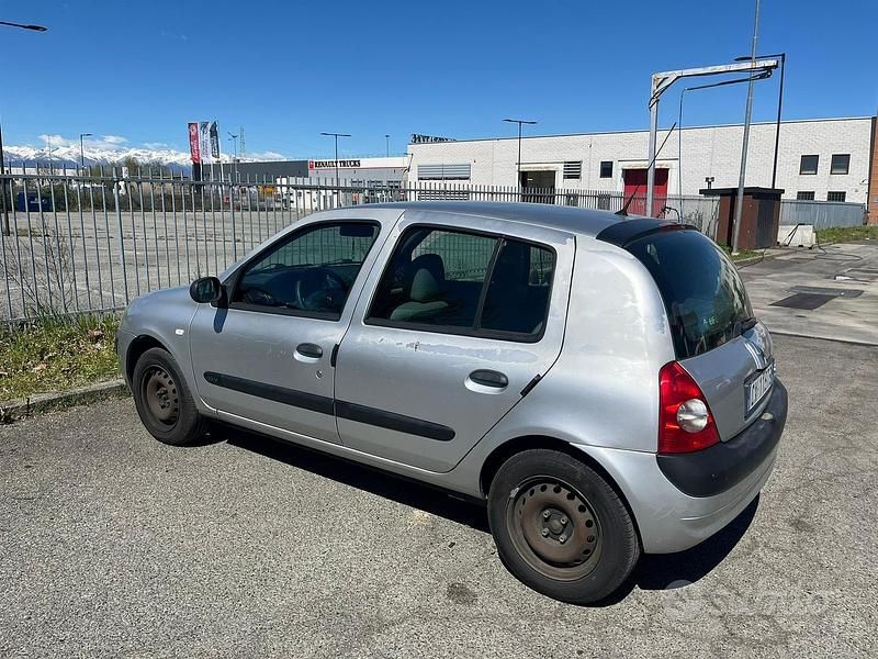 Usata Renault Clio II 75 CV (55 kW) 2006 Berlina