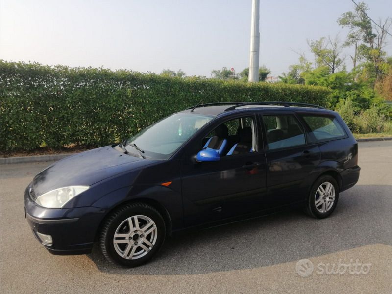 Begagnad Ford Focus 90 HK (66 kW) 2000 Blå Kombi