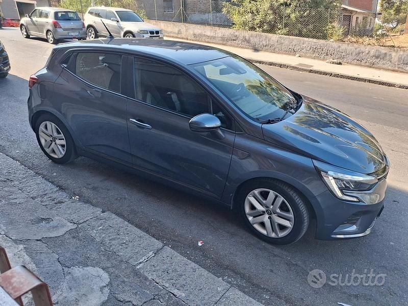 Usata Renault Clio V Intens 101 CV (74 kW) 2022 Grigio Berlina