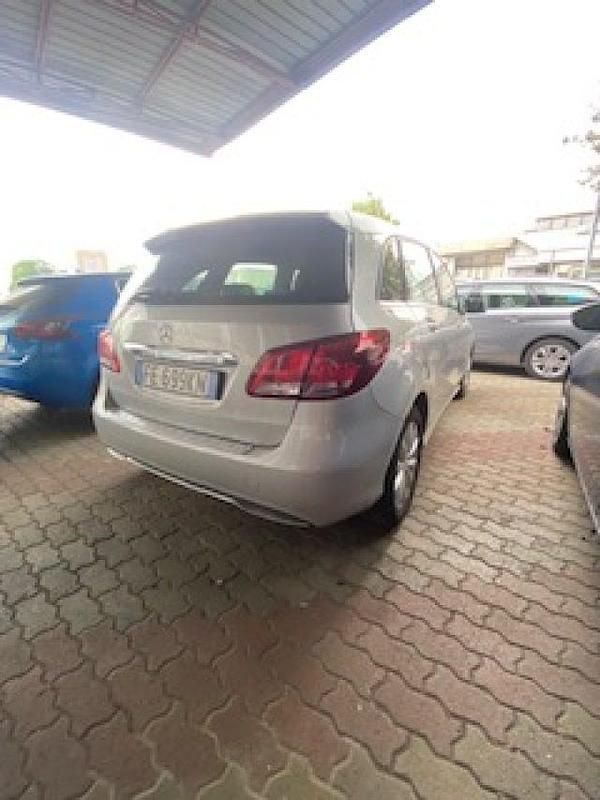 Usata Mercedes B180 109 CV (80 kW) 2016 Grigio Monovolume
