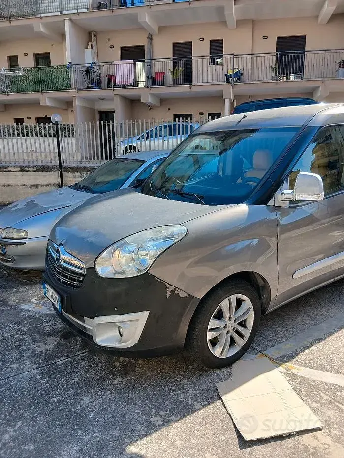 Usata Opel Combo 87 CV (63 kW) 2013 Marrone Monovolume