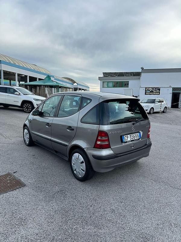 Usata Mercedes A170 Elegance 95 CV (69 kW) 2004 Gray Monovolume