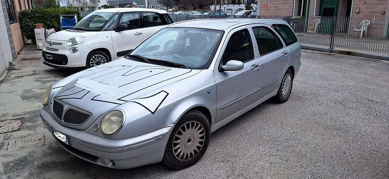 Argento Usata 2004 Lancia Lybra Station wagon | 1100 € (Buon prezzo) - Immagine 1/4