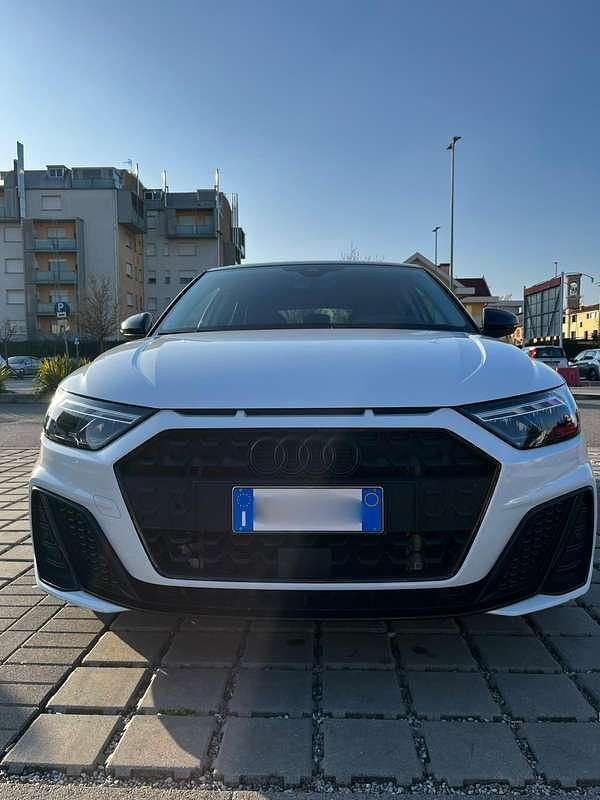 Usata Audi A1 Sportback Ambiente 95 CV (69 kW) 2023 Bianco Utilitaria
