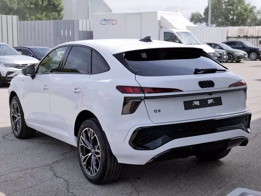 Nuova Audi Q3 Sportback S-Line 150 CV (110 kW) 2026 Madeira opaco SUV