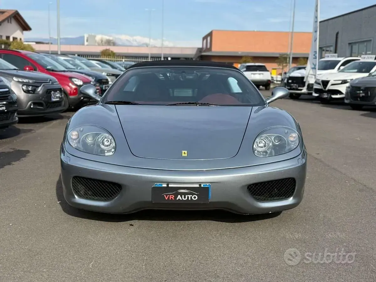 Usata Ferrari 360 400 CV (294 kW) 2003 Grigio Coupé