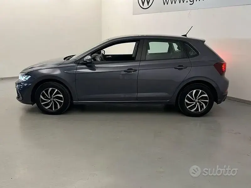 Usata VW Polo Life 80 CV (58 kW) 2021 Grigio Utilitaria