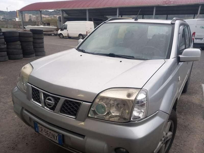 Usata Nissan X-Trail 136 CV (100 kW) 2004 Argento SUV