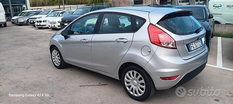 Usata Ford Fiesta Business Edition 75 CV (55 kW) 2017 Argento Utilitaria