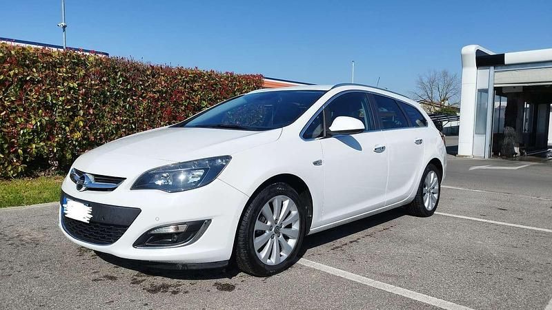 Usata Opel Astra Cosmo 140 CV (102 kW) 2013 Station wagon