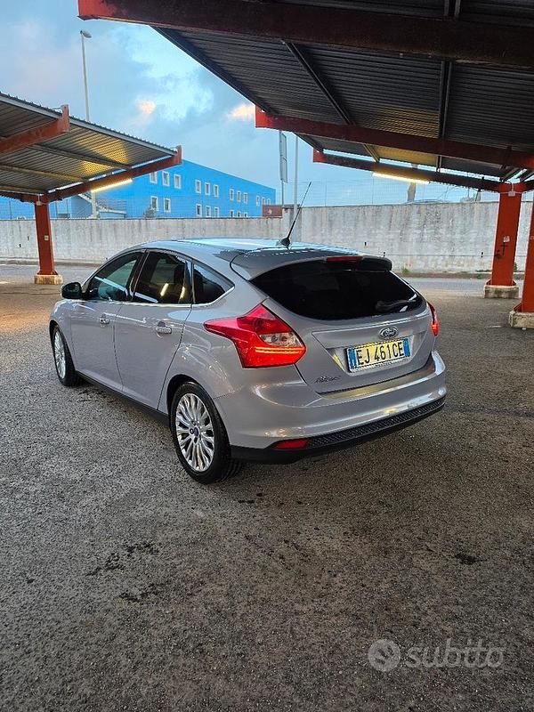 Usata Ford Focus Titanium 115 CV (84 kW) 2011 Grigio Berlina