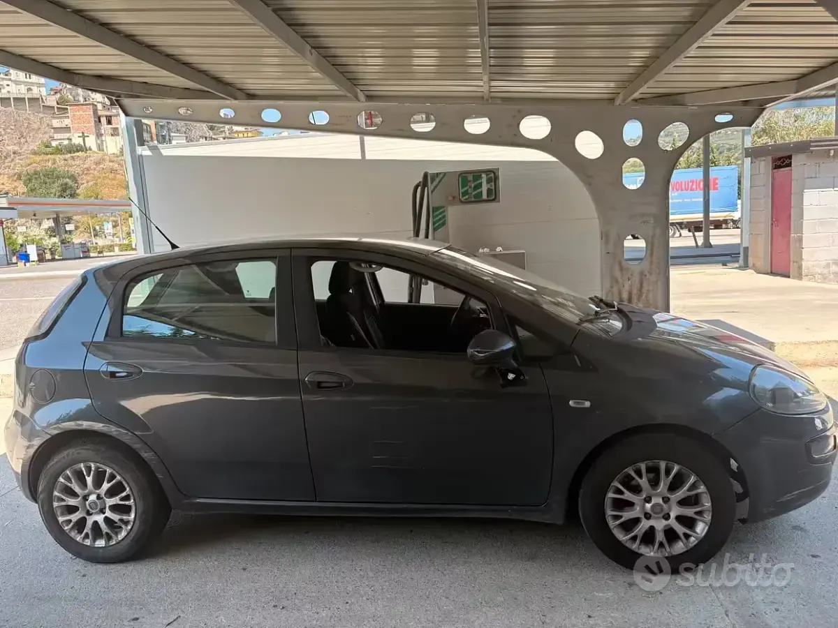 Usata Fiat Grande Punto 75 CV (55 kW) 2011 Grigio Utilitaria