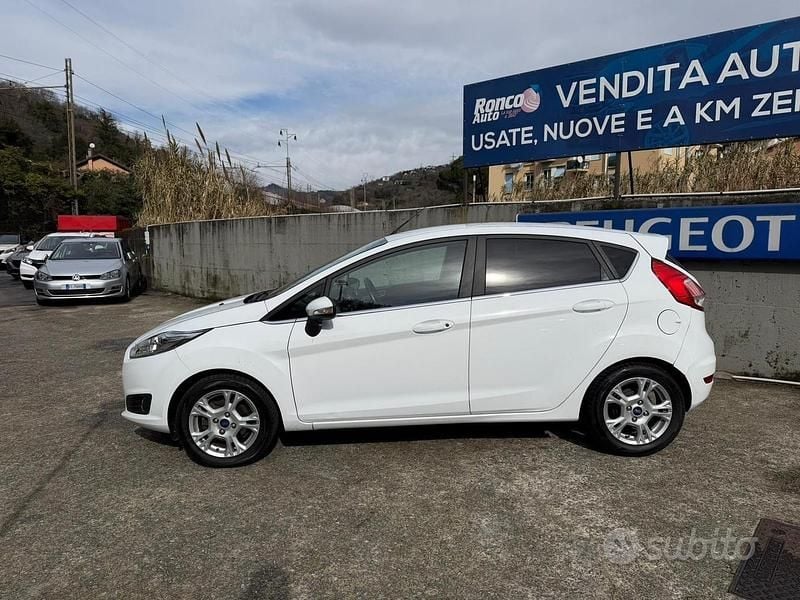 Usata Ford Fiesta Titanium 75 CV (55 kW) 2017 Bianco Berlina