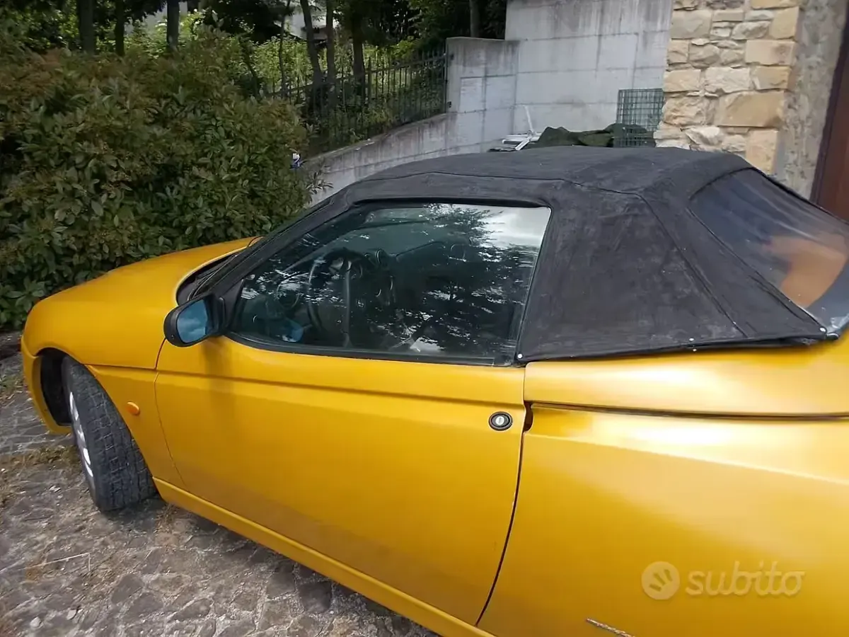 Usata Alfa Romeo Spider 122 CV (89 kW) 1998 Giallo Cabrio