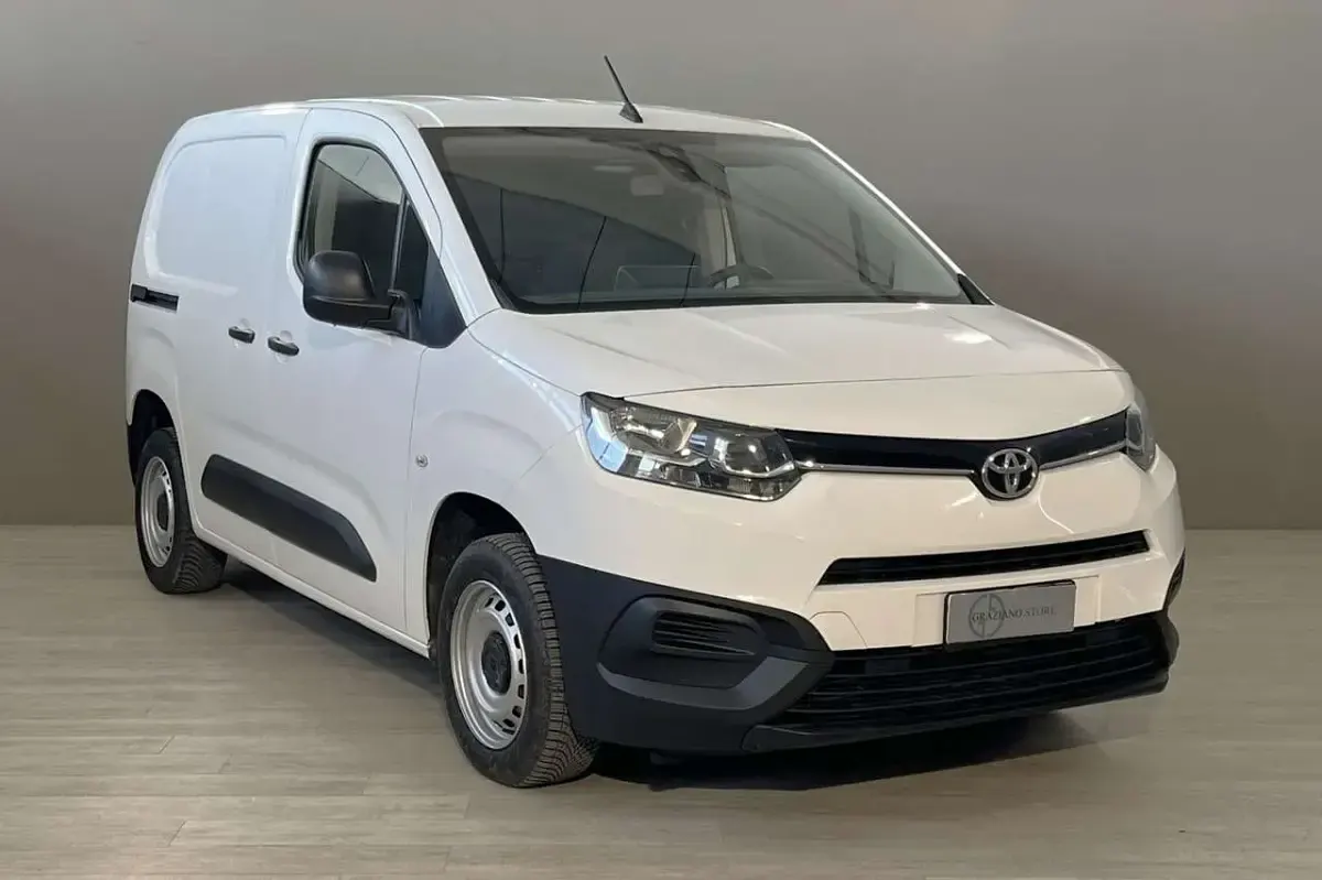 Usata Toyota Proace City Active 102 CV (75 kW) 2021 Bianco Monovolume