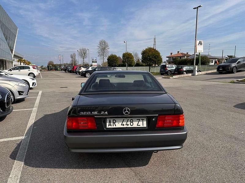 Käytetty Mercedes SL300 231 HP (169 kW) 1990 Musta Avoauto