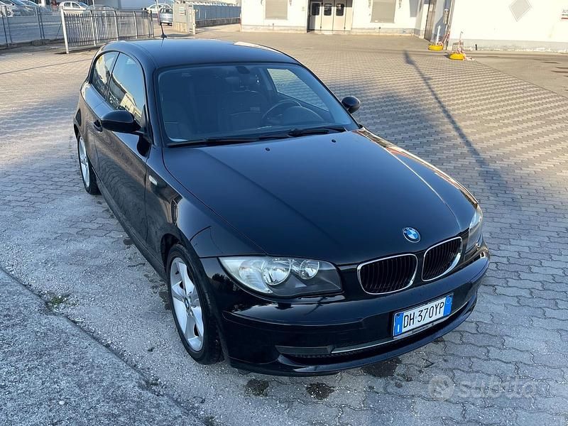 Usata BMW 118 143 CV (105 kW) 2007 Nero Utilitaria