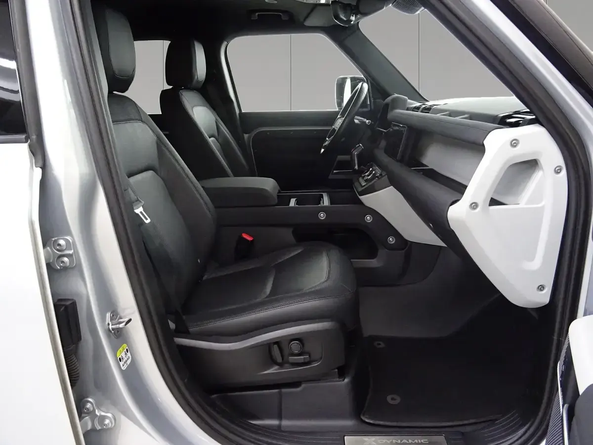 Usado Land Rover Defender SE Dynamic 249 HP (183 kW) 2023 Prateado SUV