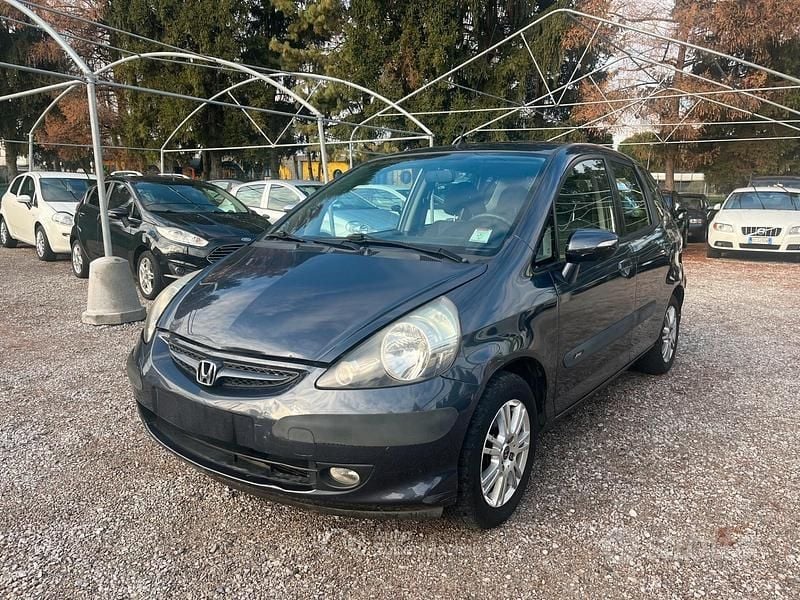 Usata 2007 Honda Jazz Cool Due volumi | 2900 € (Buon prezzo) - Immagine 1/4