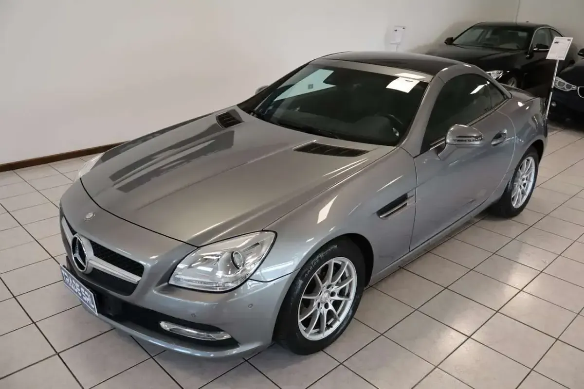 Usata Mercedes SLK200 184 CV (135 kW) 2012 Grigio scuro Cabrio